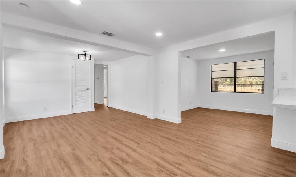 На продажу: $349,999 (3 спален, 2 ванн, 1452 Квадратных фут)