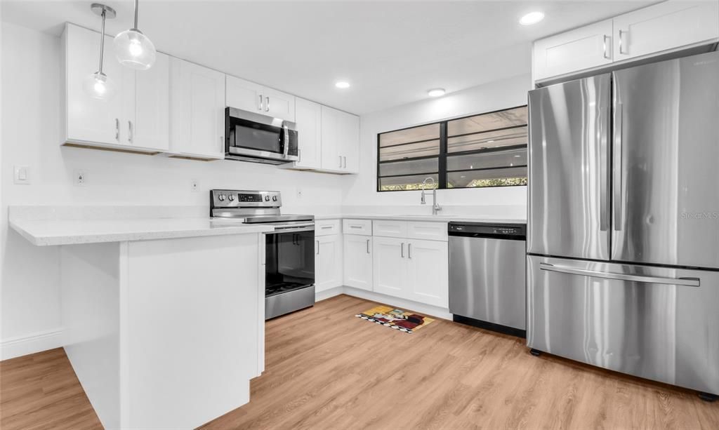 На продажу: $349,999 (3 спален, 2 ванн, 1452 Квадратных фут)