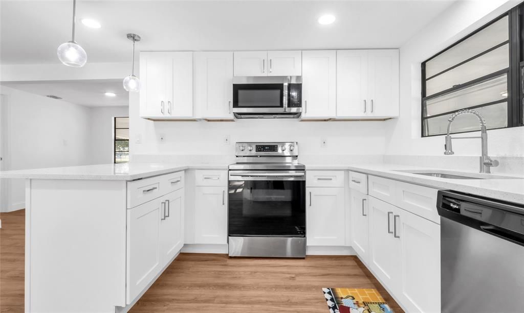 На продажу: $349,999 (3 спален, 2 ванн, 1452 Квадратных фут)