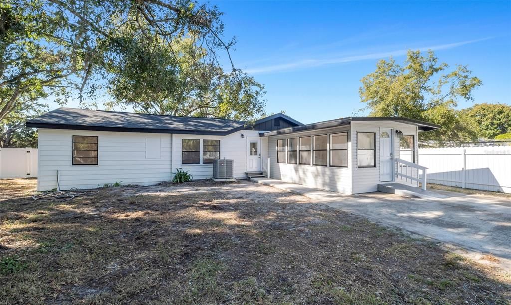 На продажу: $349,999 (3 спален, 2 ванн, 1452 Квадратных фут)