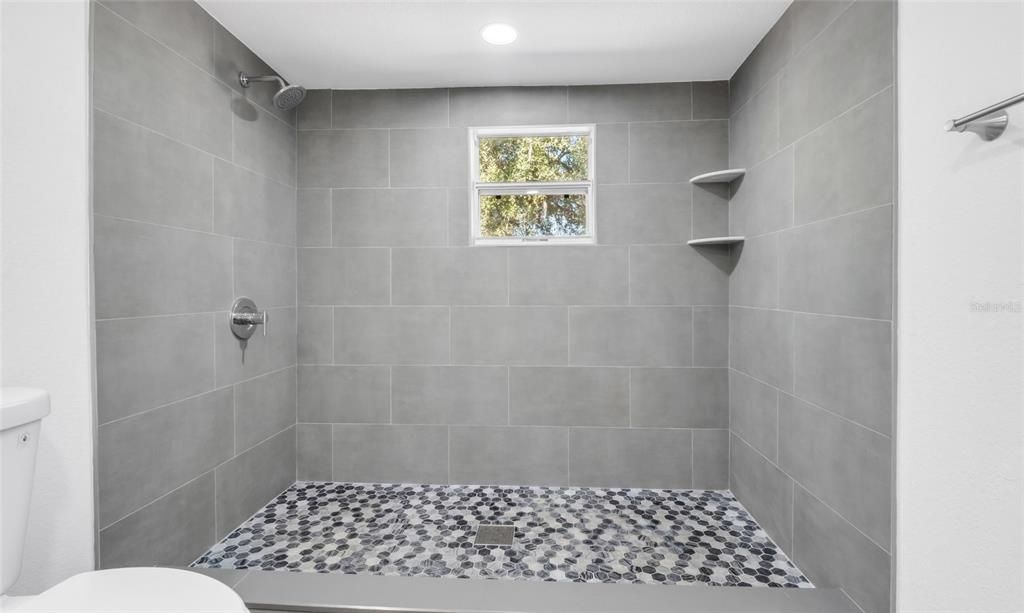 На продажу: $349,999 (3 спален, 2 ванн, 1452 Квадратных фут)