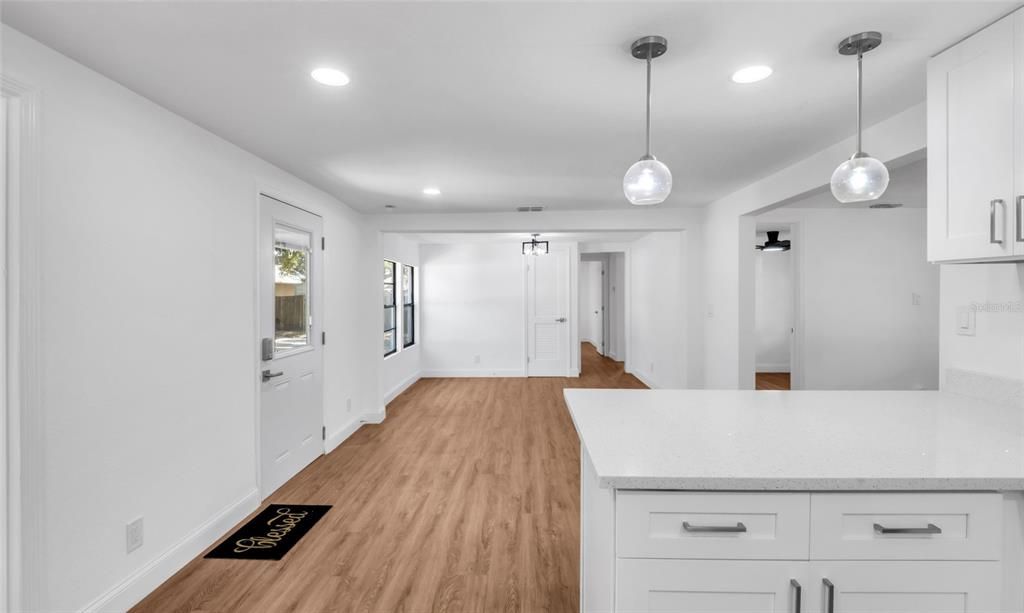 На продажу: $349,999 (3 спален, 2 ванн, 1452 Квадратных фут)