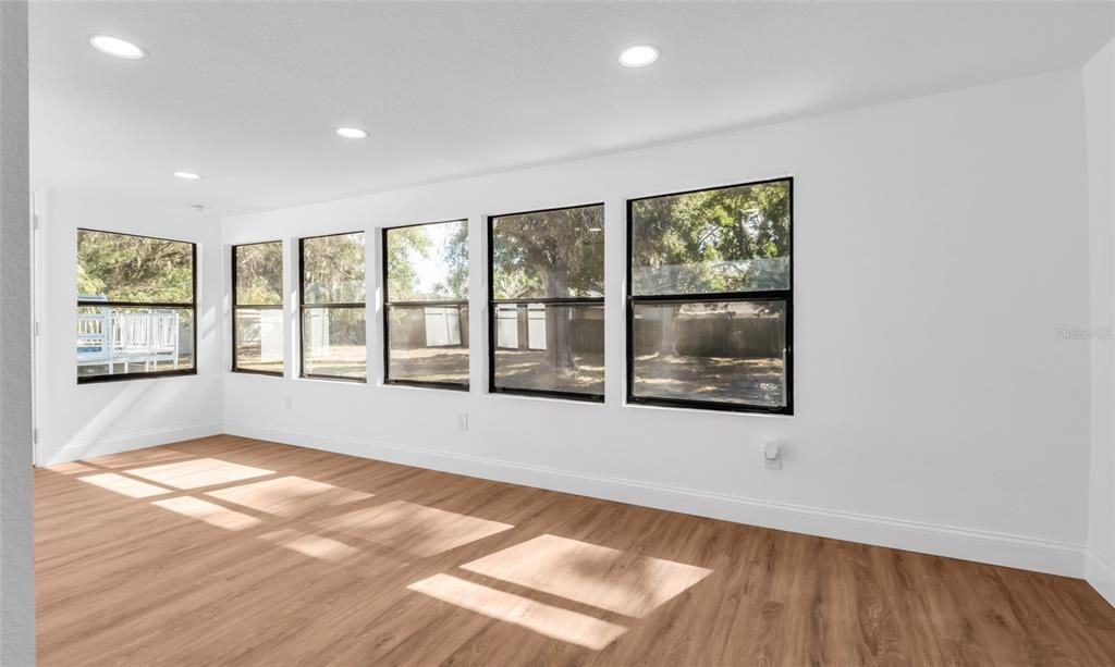 На продажу: $349,999 (3 спален, 2 ванн, 1452 Квадратных фут)