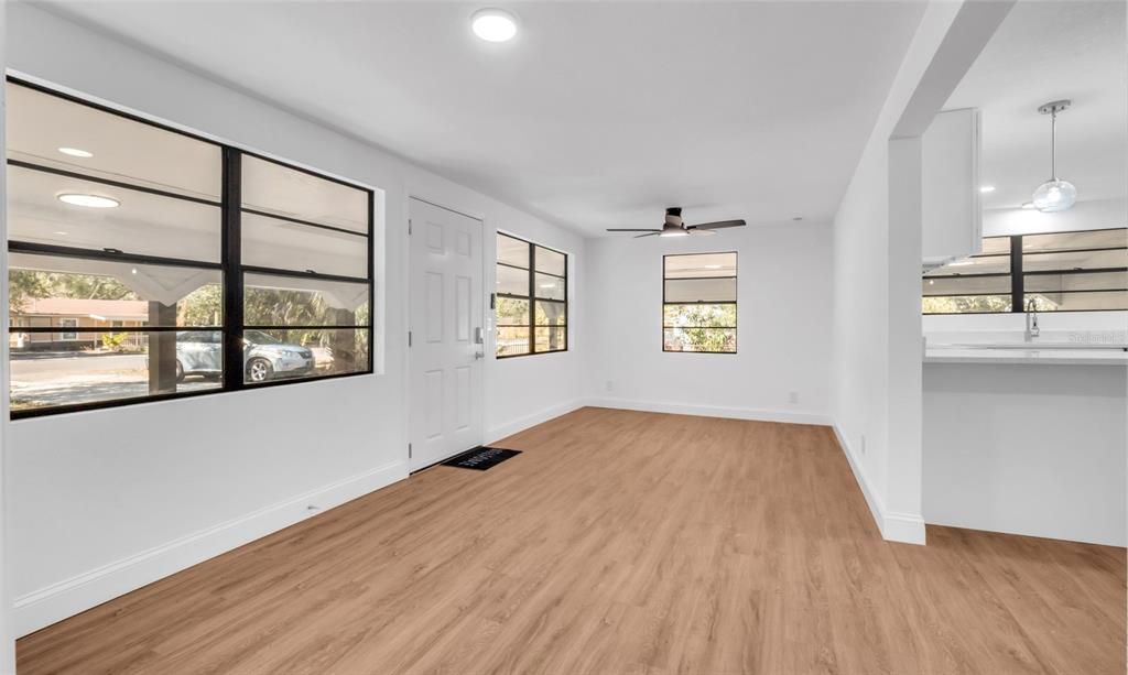 На продажу: $349,999 (3 спален, 2 ванн, 1452 Квадратных фут)