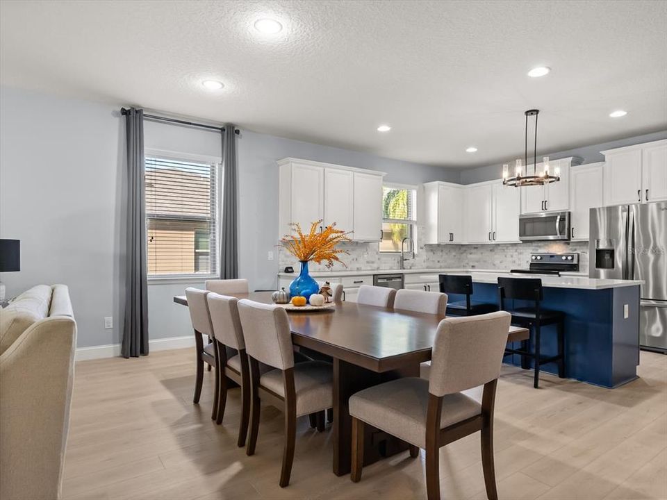 En Venta: $435,000 (4 camas, 2 baños, 2164 Pies cuadrados)