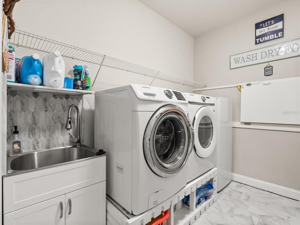 En Venta: $435,000 (4 camas, 2 baños, 2164 Pies cuadrados)