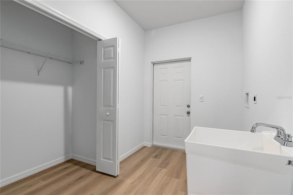 En Venta: $385,000 (4 camas, 3 baños, 2000 Pies cuadrados)