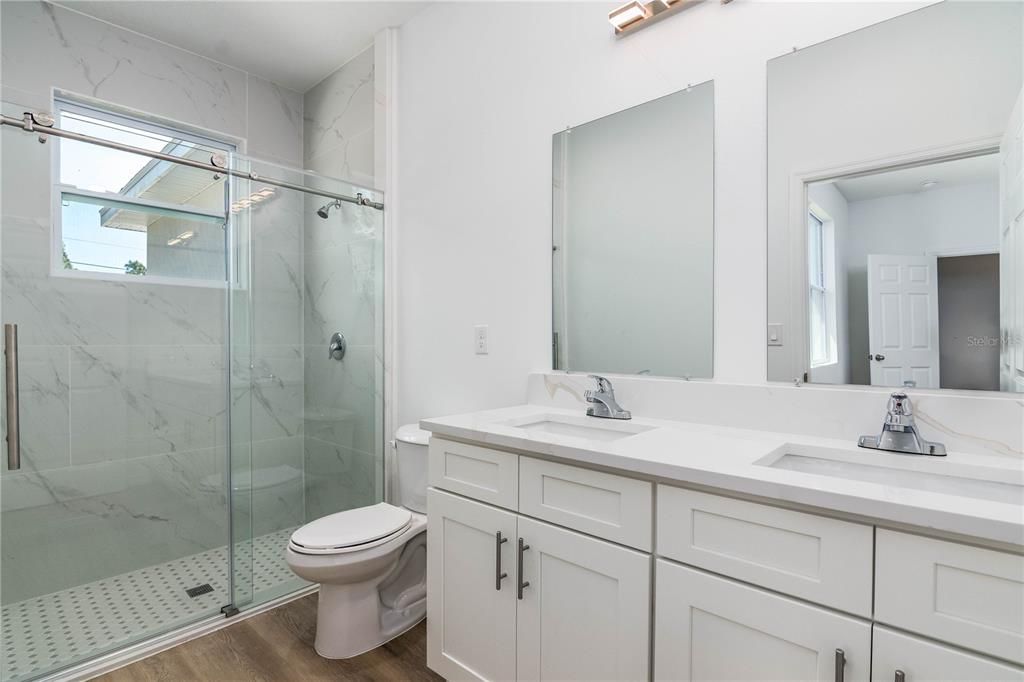 En Venta: $385,000 (4 camas, 3 baños, 2000 Pies cuadrados)