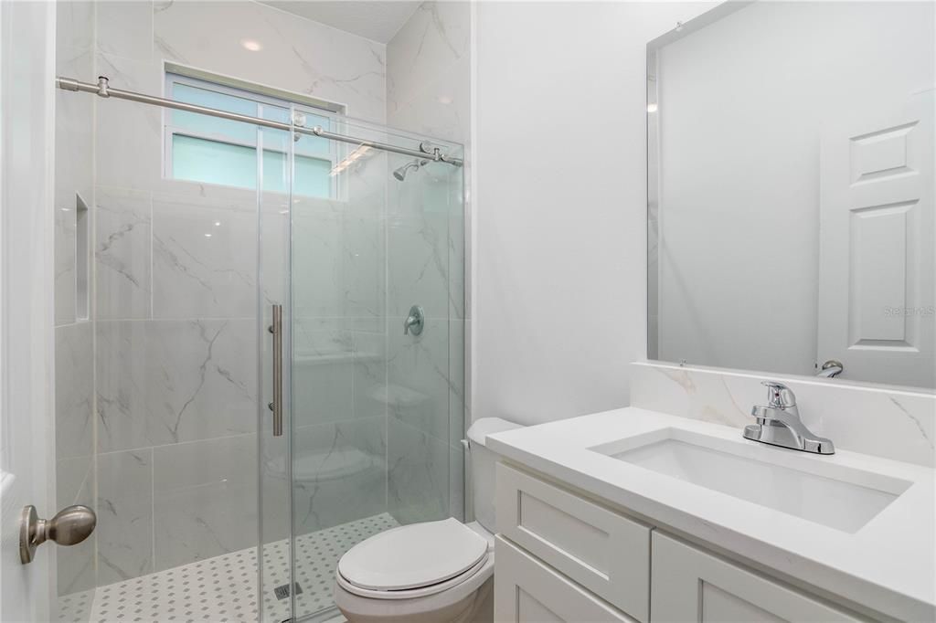 En Venta: $385,000 (4 camas, 3 baños, 2000 Pies cuadrados)