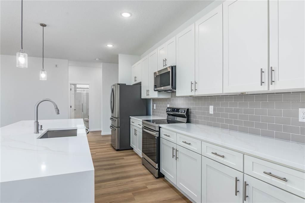 En Venta: $385,000 (4 camas, 3 baños, 2000 Pies cuadrados)