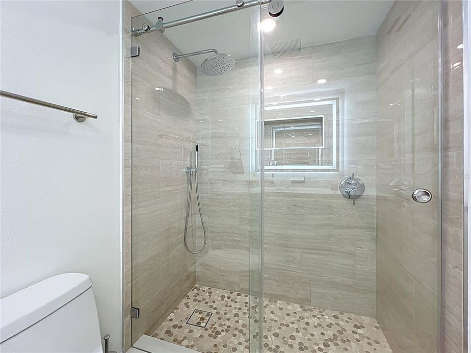 En Venta: $699,900 (2 camas, 2 baños, 1424 Pies cuadrados)