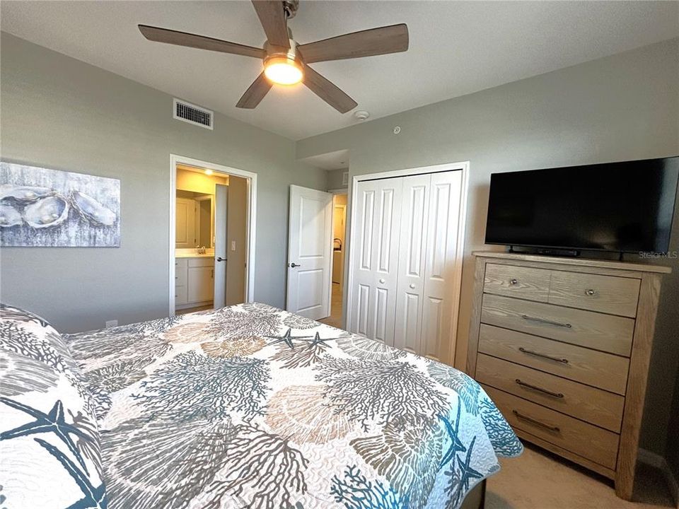 В аренду: $6,000 (3 спален, 2 ванн, 1301 Квадратных фут)