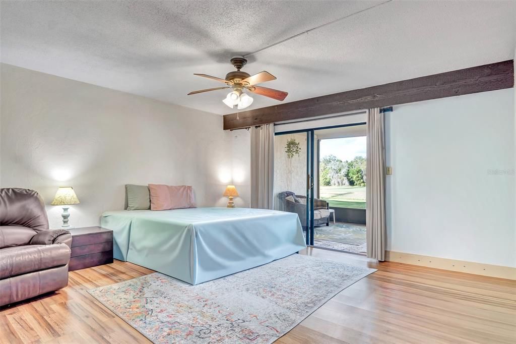 For Sale: $257,000 (2 beds, 2 baths, 2220 Square Feet)