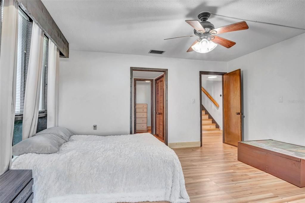 For Sale: $257,000 (2 beds, 2 baths, 2220 Square Feet)