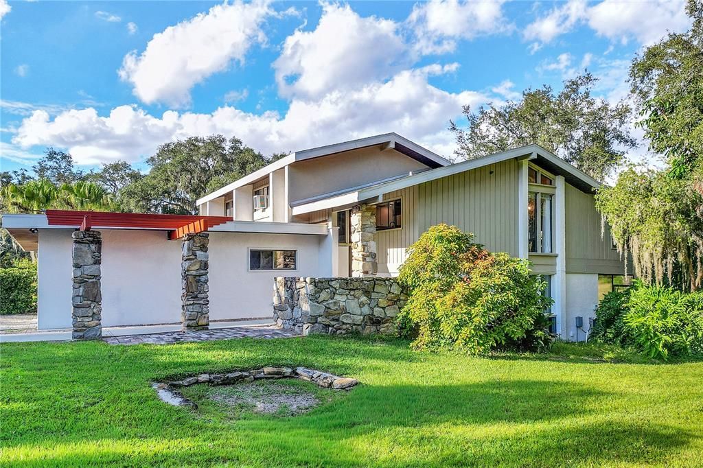 For Sale: $257,000 (2 beds, 2 baths, 2220 Square Feet)