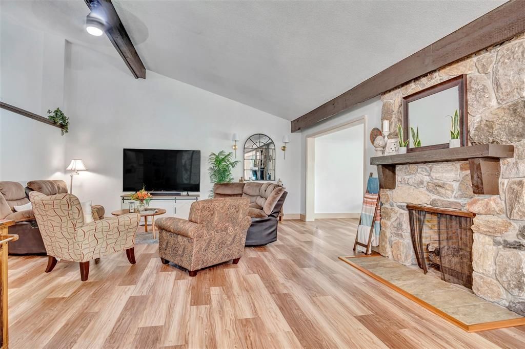 For Sale: $257,000 (2 beds, 2 baths, 2220 Square Feet)