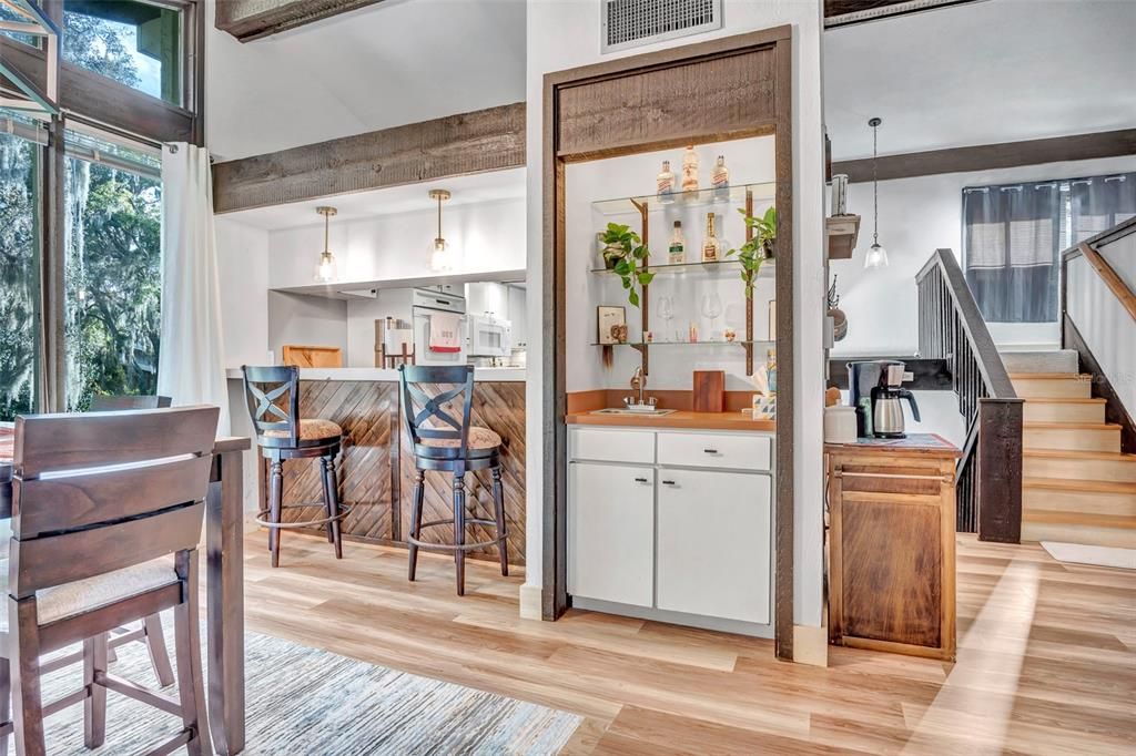 For Sale: $257,000 (2 beds, 2 baths, 2220 Square Feet)