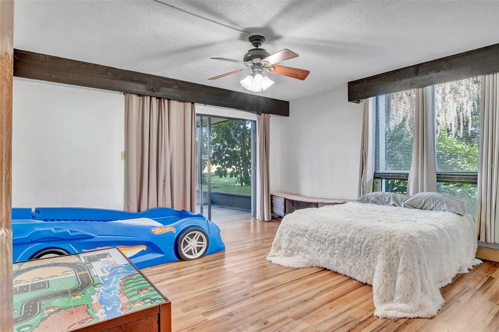 For Sale: $257,000 (2 beds, 2 baths, 2220 Square Feet)