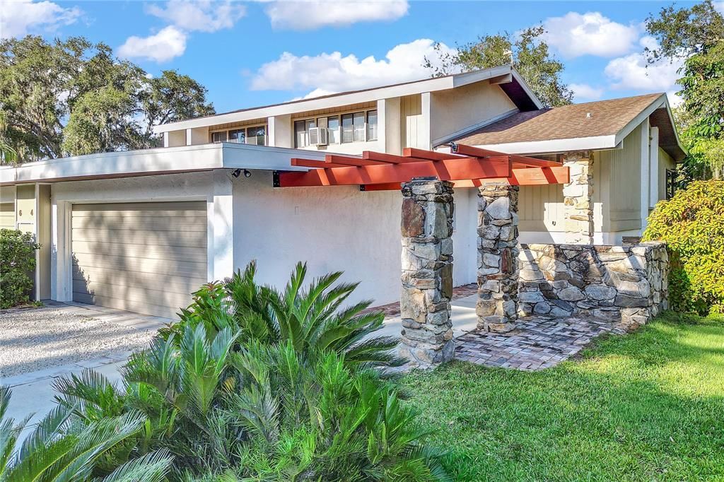 For Sale: $257,000 (2 beds, 2 baths, 2220 Square Feet)