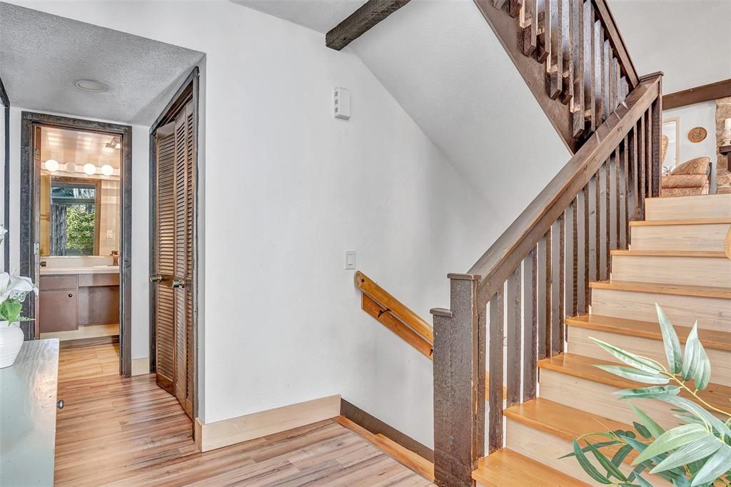 For Sale: $257,000 (2 beds, 2 baths, 2220 Square Feet)