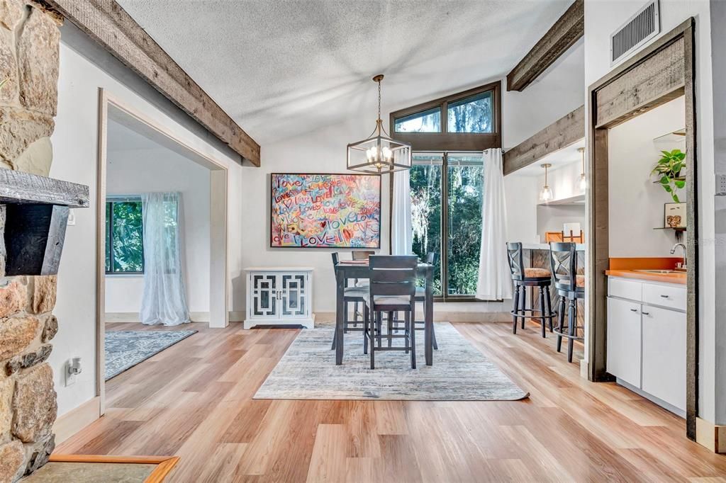 For Sale: $257,000 (2 beds, 2 baths, 2220 Square Feet)