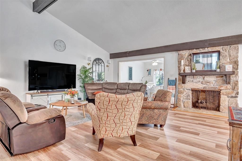 For Sale: $257,000 (2 beds, 2 baths, 2220 Square Feet)