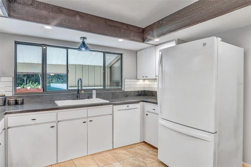 For Sale: $257,000 (2 beds, 2 baths, 2220 Square Feet)