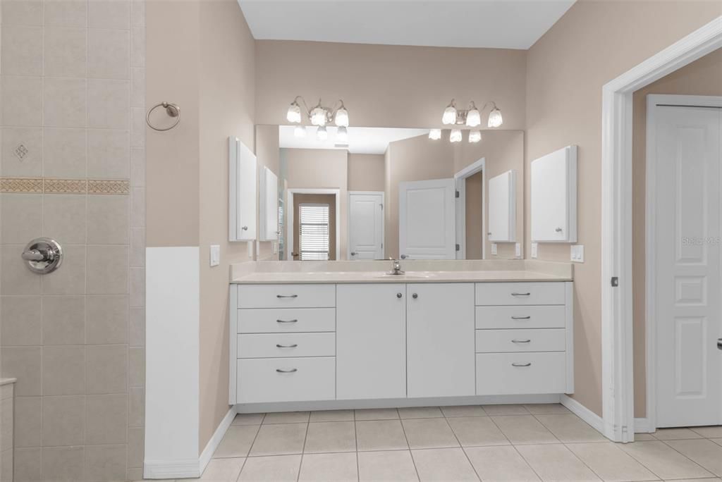 待售: $595,000 (3 贝兹, 2 浴室, 2023 平方英尺)