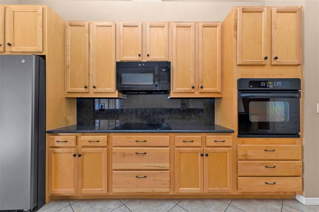 待售: $595,000 (3 贝兹, 2 浴室, 2023 平方英尺)