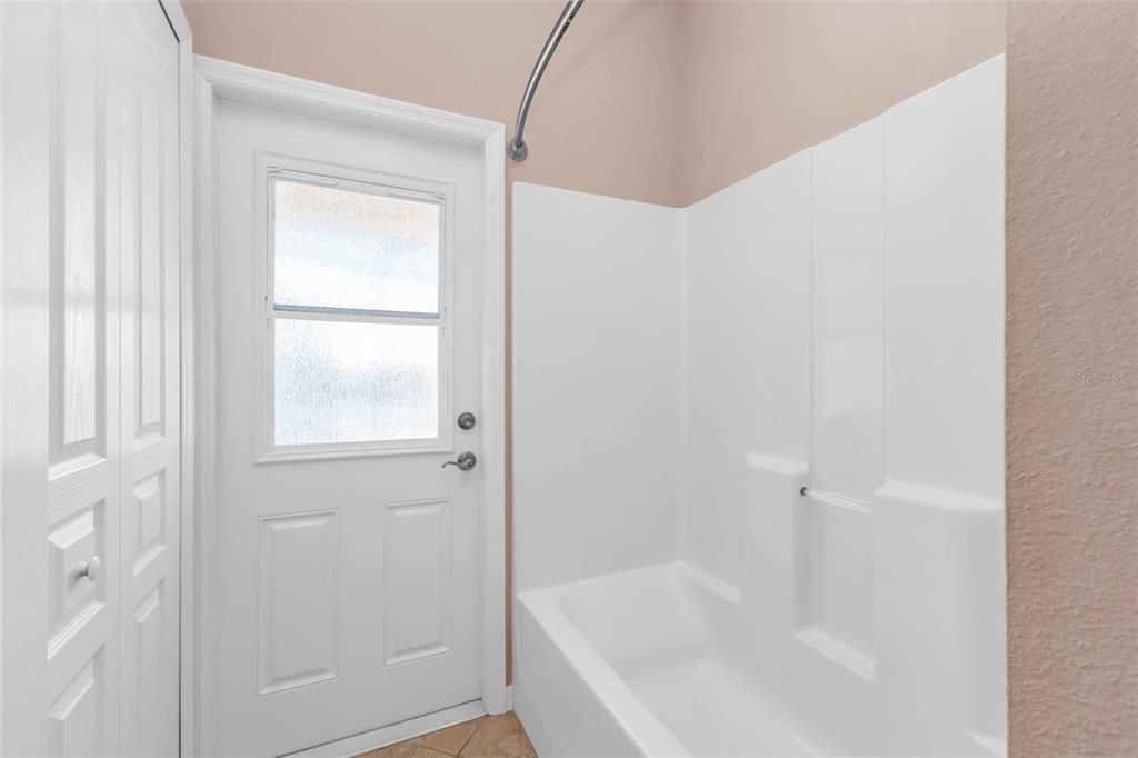 待售: $595,000 (3 贝兹, 2 浴室, 2023 平方英尺)