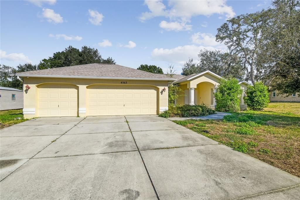 For Sale: $389,000 (3 beds, 2 baths, 1779 Square Feet)