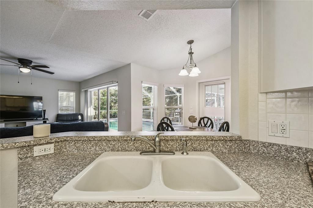 For Sale: $389,000 (3 beds, 2 baths, 1779 Square Feet)