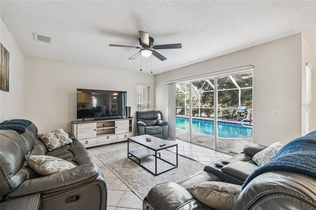 For Sale: $389,000 (3 beds, 2 baths, 1779 Square Feet)