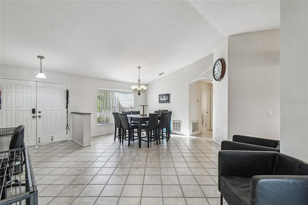 For Sale: $389,000 (3 beds, 2 baths, 1779 Square Feet)