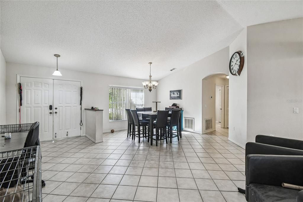 For Sale: $389,000 (3 beds, 2 baths, 1779 Square Feet)