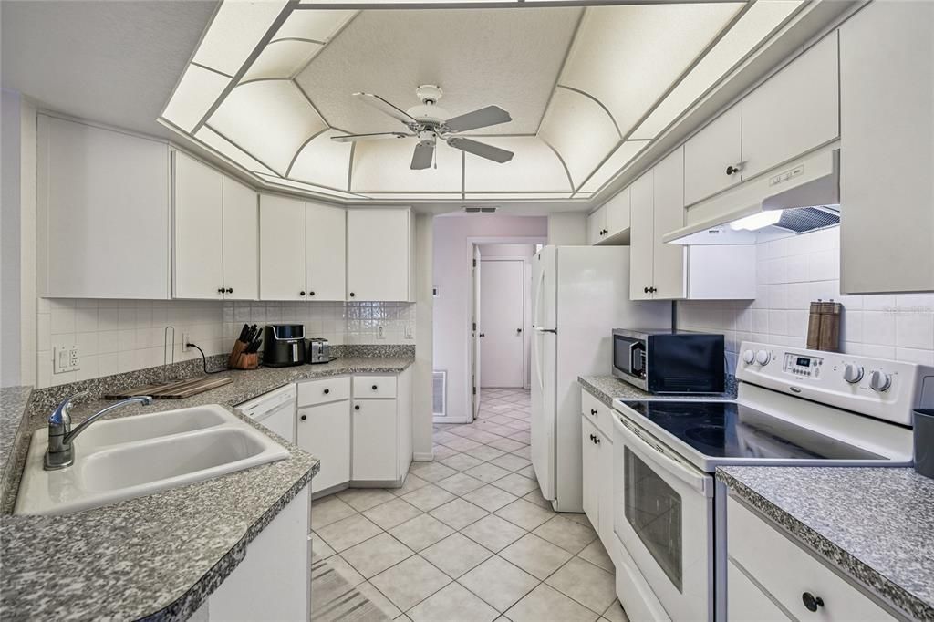 For Sale: $389,000 (3 beds, 2 baths, 1779 Square Feet)