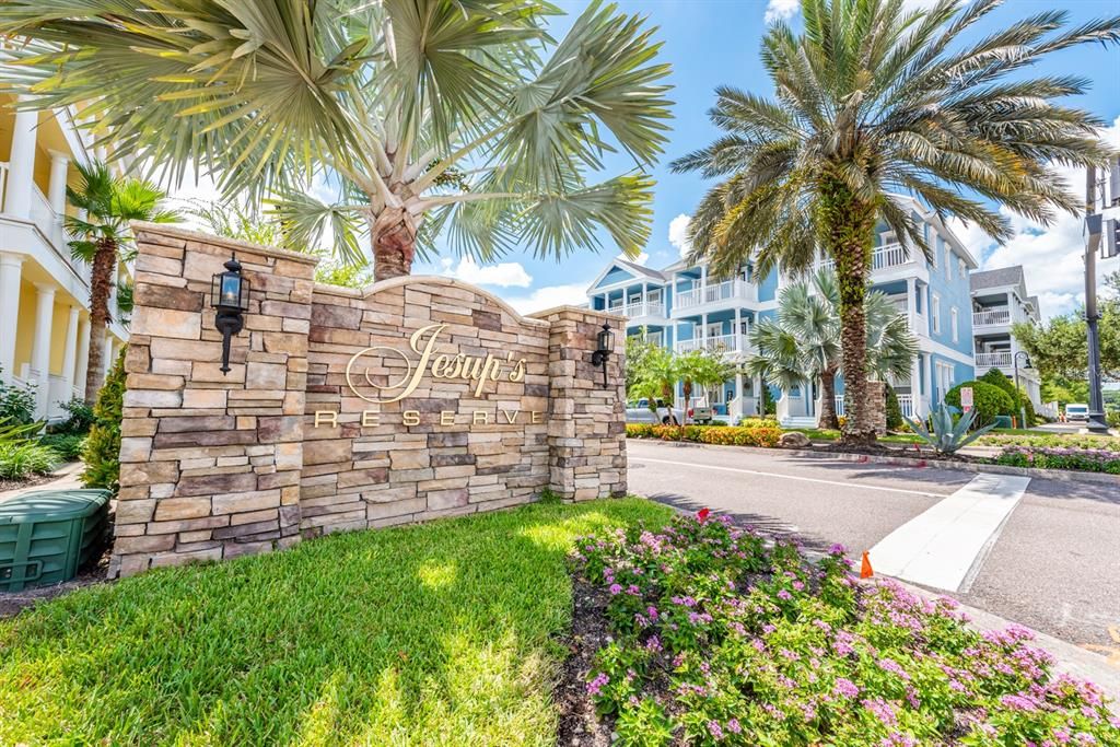 Под контрактом: $325,000 (2 спален, 2 ванн, 1129 Квадратных фут)