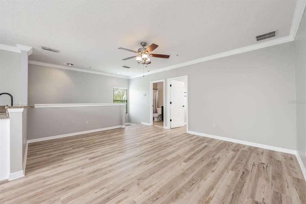 Под контрактом: $325,000 (2 спален, 2 ванн, 1129 Квадратных фут)