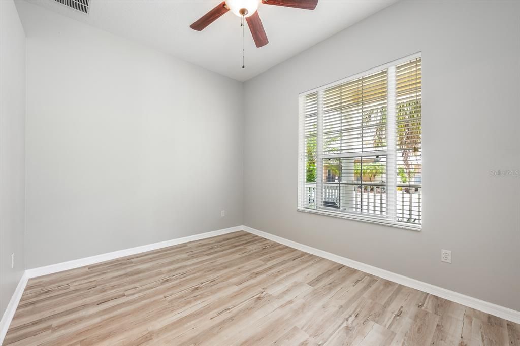 Под контрактом: $325,000 (2 спален, 2 ванн, 1129 Квадратных фут)