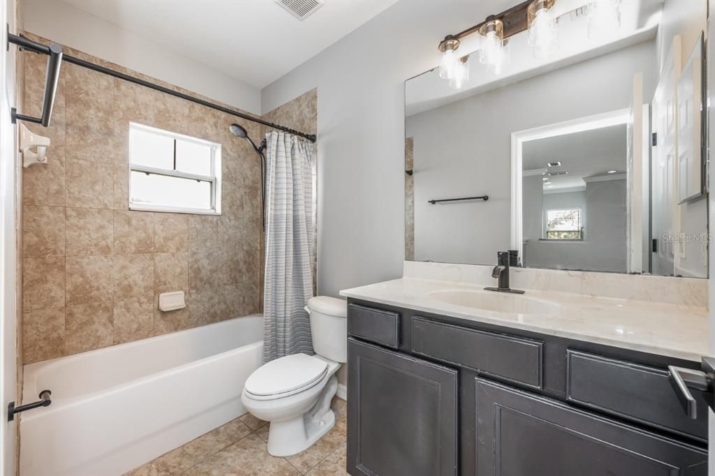 Под контрактом: $325,000 (2 спален, 2 ванн, 1129 Квадратных фут)