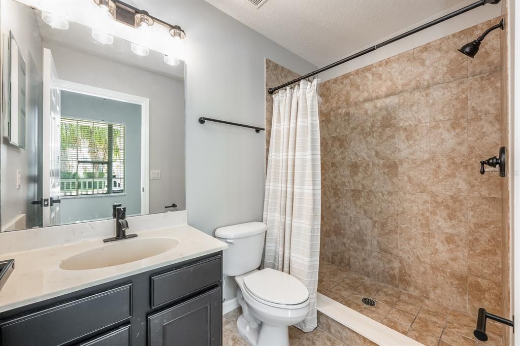 Под контрактом: $325,000 (2 спален, 2 ванн, 1129 Квадратных фут)