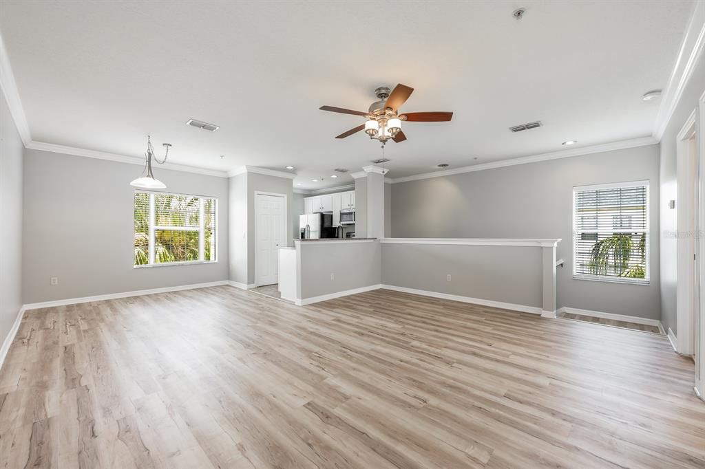 Под контрактом: $325,000 (2 спален, 2 ванн, 1129 Квадратных фут)