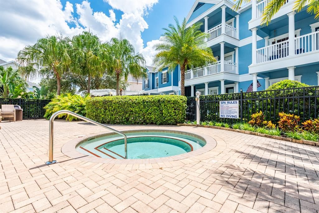 Под контрактом: $325,000 (2 спален, 2 ванн, 1129 Квадратных фут)