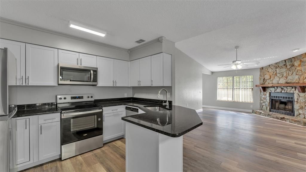 Activo con contrato: $239,900 (2 camas, 2 baños, 1167 Pies cuadrados)