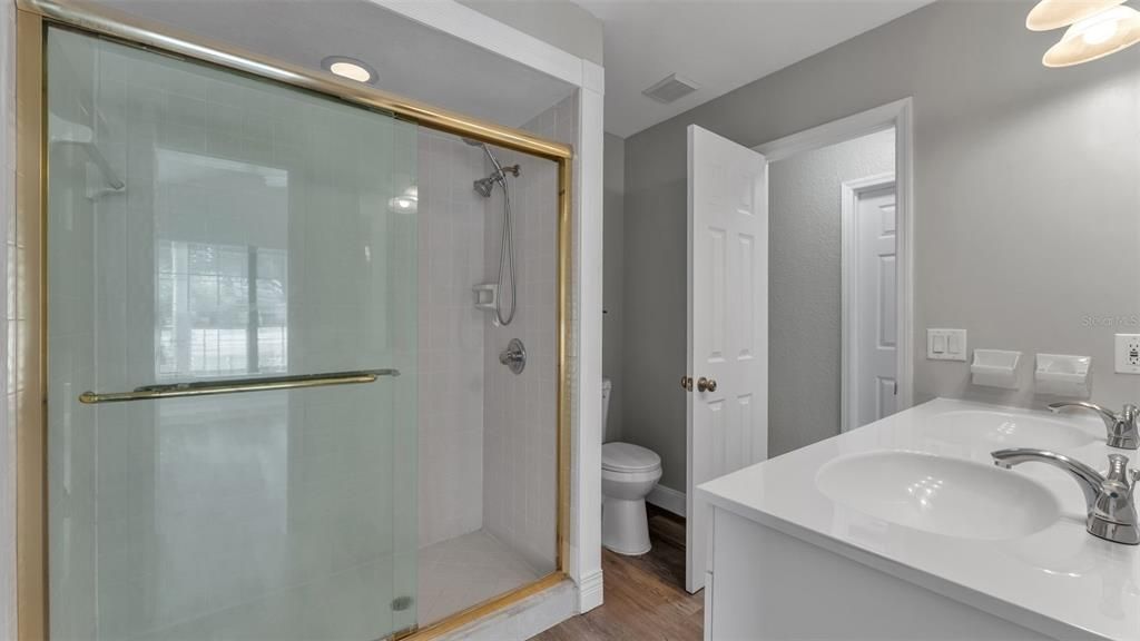 Activo con contrato: $239,900 (2 camas, 2 baños, 1167 Pies cuadrados)