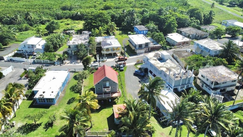 For Sale: $450,000 (4 beds, 4 baths, 595 Square Feet)