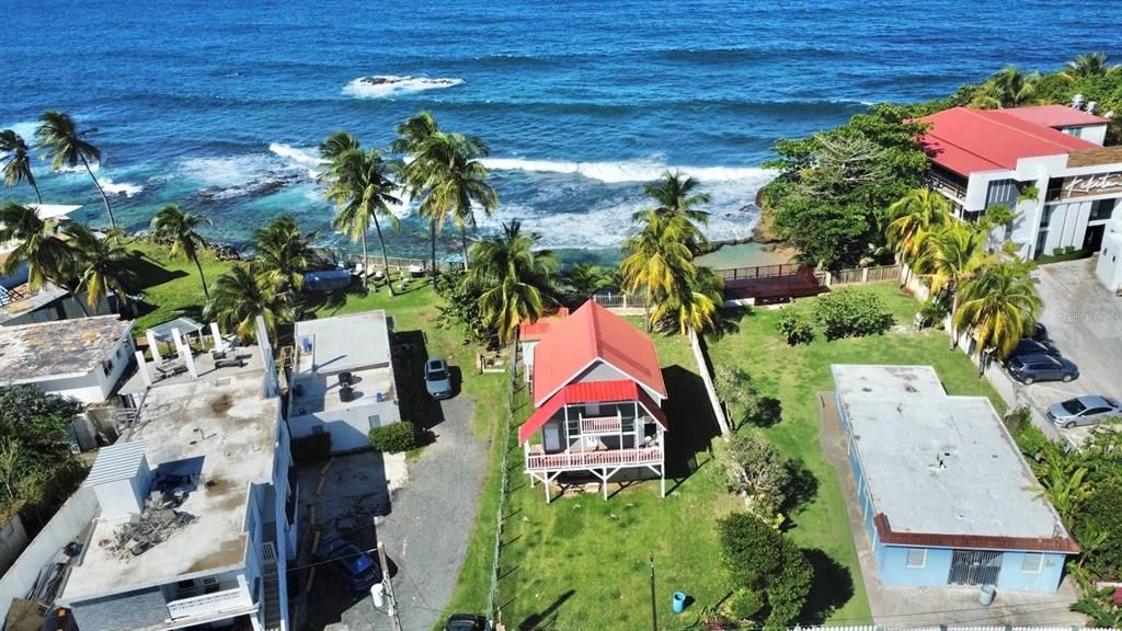 For Sale: $450,000 (4 beds, 4 baths, 595 Square Feet)