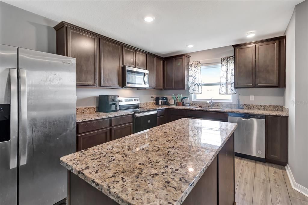 For Sale: $275,000 (3 beds, 2 baths, 1731 Square Feet)