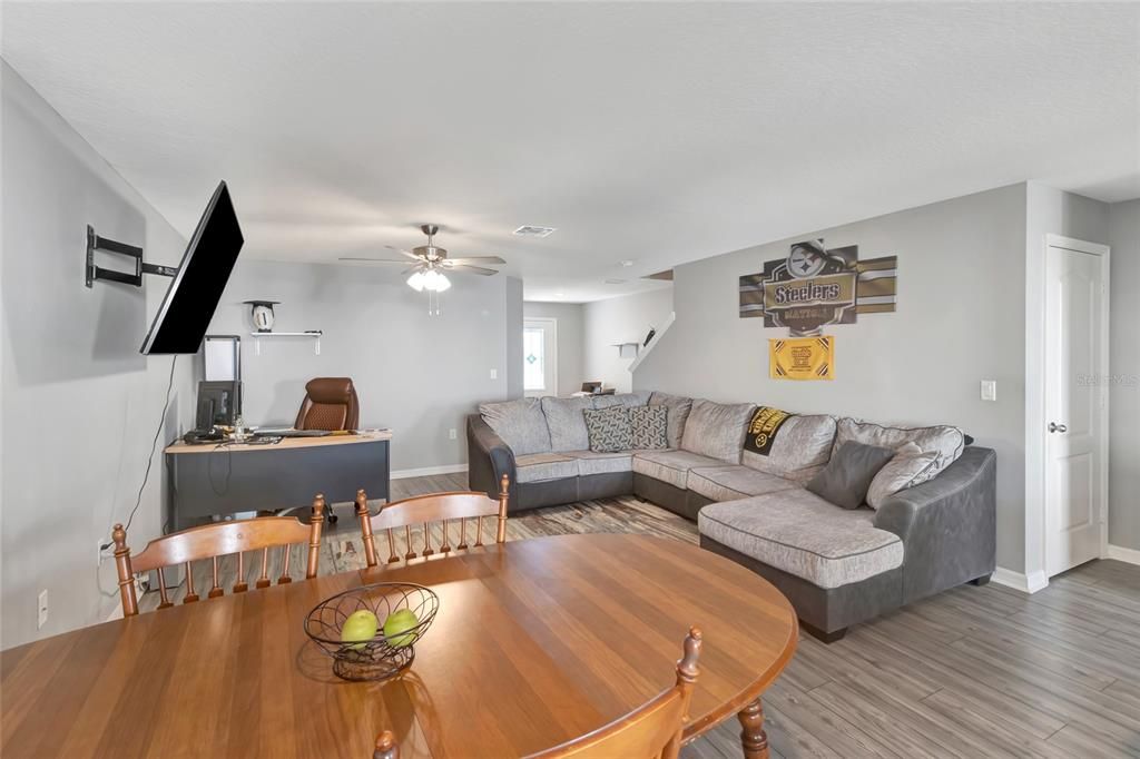 For Sale: $275,000 (3 beds, 2 baths, 1731 Square Feet)