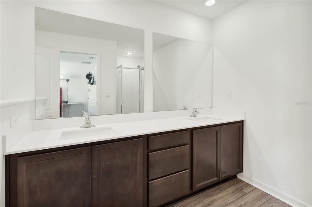 For Sale: $275,000 (3 beds, 2 baths, 1731 Square Feet)